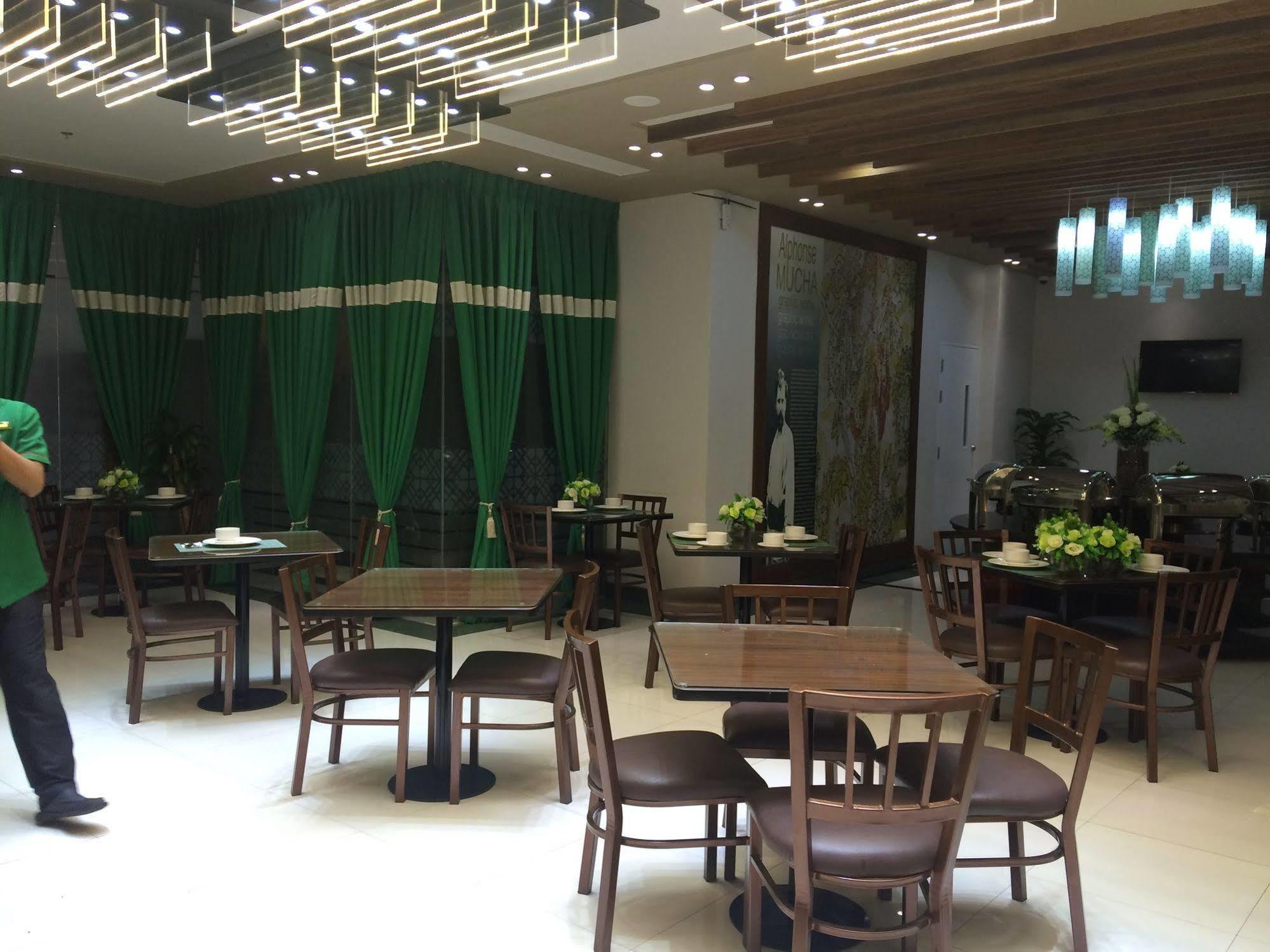 Eurotel Vivaldi Araneta Quezon City Exterior foto
