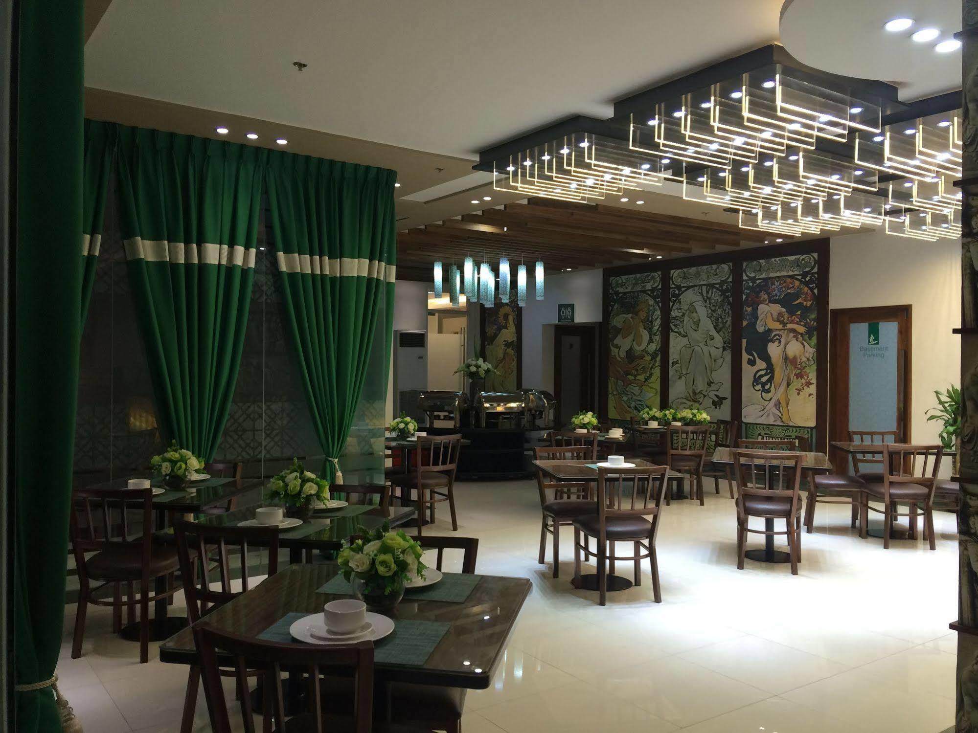 Eurotel Vivaldi Araneta Quezon City Exterior foto